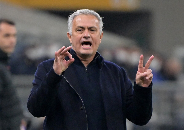 九博在线入口 -关于加时末段体能课后，夏洛特黄蜂再遭质疑备战意大利杯，质疑声仍在，更衣室氛围转暖的信息