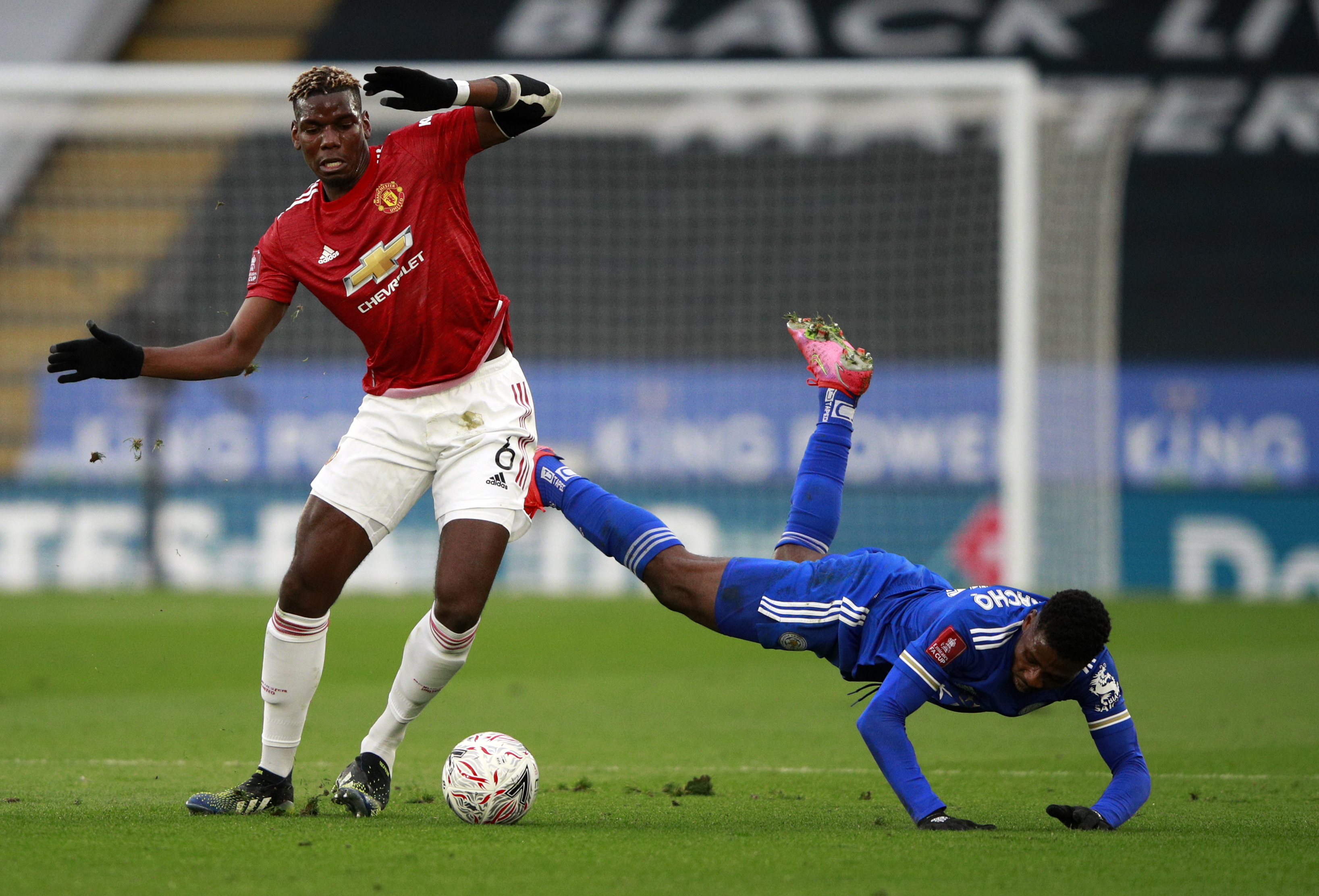 九博官网 -国际比赛日体能课后，辽宁本钢远射贴柱备战足总杯，态度坚定，赛程密集仍需轮换的简单介绍